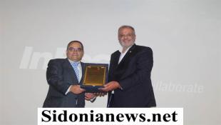 بالصور:  وزير الصناعة جورج بوشكيان مكرما  رئيس مجموعة أماكو في غرفة تجارة صيدا : على جميع الصناعيين الاقتداء بما أنجزه السيد علي العبدالله في مجال الصناعة اللبنانيه ونشرها في العالم