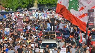 النهار:  مسيرة الإنفجار  4 آب بالصور: من مرفأ بيروت الى باريس فواشنطن: حرروا التحقيق والقضاء