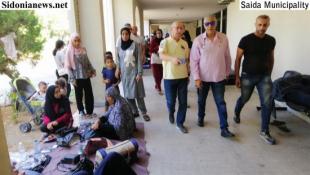 بالصور : د. بديع بعد تفقده للنازحين من الإشتباكات إلى بلدية  صيدا : الوضع مأساوي ونناشد الهيئات الدولية والمحلية المساعدة وندعو لوقف دائم لإطلاق النار في عين الحلوة