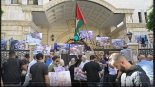 بالصور : تحرّك أمام دار الفتوى اعتراضاً على استقبال المفتي دريان للسفيرة الأميركية وإلغاء الزيارة المقرّرة