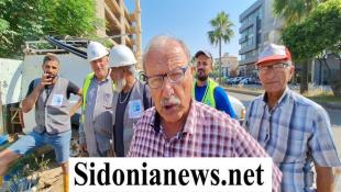 بالفيديو والصور: مياه لبنان الجنوبي تسارع لتلبية نداء مختار مكسر العبد أحمد  حبلي في صيدونيانيوز وفرق المؤسسة تباشر  إصلاح تسرب  المياه من باطن  الرصيف المحاذي لجامع الحريري في صيدا