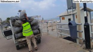 بالصور: بلدية صيدا: إجراءات لحماية البيئة البحرية من التلوث  وإطلاق حملتي نظافة  في مرفأ الصيادين ومحيط المقبرة القديمة و30 مستوعب نفايات جديد  على الكورنيش البحري