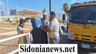 بالفيديو والصور: حملة نظافة ونشر مستوعبات نفايات من  شركة NTCC في محيط مدينة الرئيس الشهيد رفيق الحريري الرياضية في صيدا (الملعب البلدي)