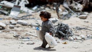 الأخبار: عقد سياسية وعسكرية تدفع الوسطاء إلى البحث عن حلول إبداعية ؟ | العدو يسلح مجموعات لإقتتال أهلي في غزة ؟ | كواليس المفاوضات: من راهن (مسبقاً) على محاولة الاغتيال؟