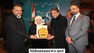 بالصور: النائب أديب عبد المسيح جال برفقة وسيم الحسن في صيدا الرمضانية ودرع تكريمي منهما للسيدة بهية الحريري