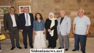 بالصور: افتتاح معرض  ورود مضيئة  للفنانة رأفت الشريف في خان الإفرنج برعاية بهية الحريري وحضور رئيس الجامعة اللبنانية وعميد كلية الفنون