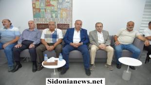 بالصور : مدير عام شركة معطي غروب السيد عامر معطي يتقبل التعازي مع عائلتي عنتر واليمن بوفاة أحمد عنتر