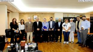 بالصور: رئيس بلدية صيدا حجازي إستقبل سفيرة الإتحاد الأوروبي دو وال وتفقدا سويا مرفق الزيرة البحري وبحثا سبل تطويرة سياحيا وبيئيا