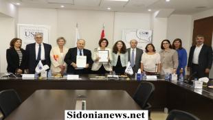 بالصور : تأسيس صندوق منح باسم جمعية أهلنا في "اليسوعيّة"