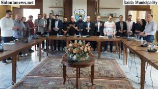 بالصور: مجلس بلدية صيدا برئاسة المهندس مصطفى حجازي  إستنكر وأدان المجزرة الإسرائيلية في مخيم عين الحلوة مفتتحا جلسته العادية بدقيقة صمت حدادا وتلاوة سورة الفاتحة على أرواح الشهداء..