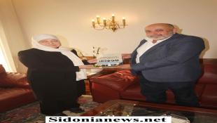 بالصور : بهية الحريري تتسلم من خالد الكردي كتابه لبنان في خمسة عهود رئاسية 1943 – 1976