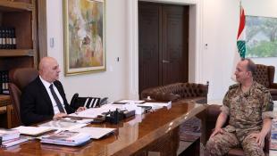 الرئيس عون اطّلع من قائد الجيش اللبناني العماد هيكل على نتائج جولة البعثات الديبلوماسية في جنوب الليطاني وزوده بتوجيهاته قبيل اجتماع باريس
