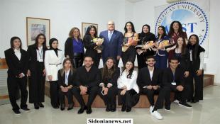 بالصور: AUST STARS الجامعة الأميركية للعلوم والتكنولوجيا صيدا تُكرِّم نجماتها في الإعلام ووسائل التواصل الإجتماعي: سندي بيلا وزينب برجاوي وروان حافظ، ولارا منيف وإليان الحاج