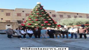 بالصور: الشريف ووفد من جمعية تجار صيدا وضواحيها التقوا المطران حداد وتفقدوا في باحة المطرانية التحضيرات للقرية الميلادية التي تقيمها البلدية عشية افتتاحها المقرر غدا