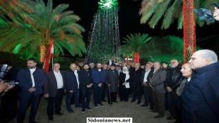 بالصور: إضاءة مستديرة جامع الحريري عند مدخل صيدا الشمالي بزينة الأعياد.. بهية الحريري: صيدا ترتدي حلة العيد وتؤكد أنها نموذج للعيش الواحد واللقاء بين كل اللبنانيين