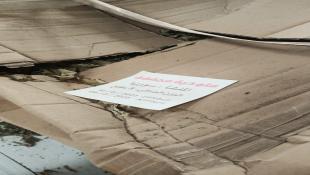 مصلحة الاقتصاد جنوبا : توقيف صاحب مستودع لبيع المواد الغذائية  في الغازيه وتسطير محضر ضبط بحقه بعد مداهمة لدورية مشتركة من الجمارك  - الزهراني ومراقبي المصلحة