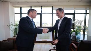 بالصور : الرئيس التنفيذي لمجموعة CMA CGM العالمية اطلع على أوضاع مرفأ بيروت خلال زيارته مروان النفّي