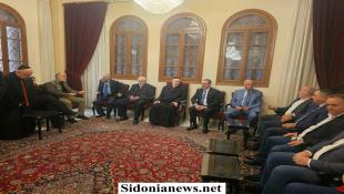 بالصور: وفد من قيادة حركة أمل ومكتب الرئيس نبيه بري في المصيلح جال مهنئا المطرانين العمار والحداد