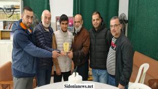 بالصور : الدكتور بسام حمود يقدم درعاً للبطل أمير حكواتي بعد فوزه ببطولة لبنان في لعبة كيوكوشنكاي