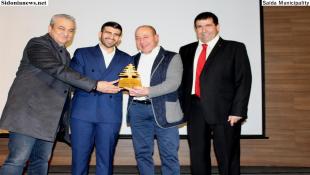 بالفيديو وبالصور: برعاية وزير الزراعة : بلدية صيدا تكرّم إبن المدينة الشاب عامر محمد علي نحولي بإحتفال حاشد لإختياره ضمن قائمةForbes  العالمية لصنّاع التغيير