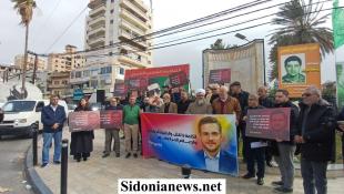 بالصور: وقفة تضامنية في ساحة شهداء صيدا تنديدًا بإستمرار باستهداف العدو الإسرائيلي للصحافيين وإغتيال الشهيد علي نور الدين وردود فعل متضامنة من فاعليات وشخصيات