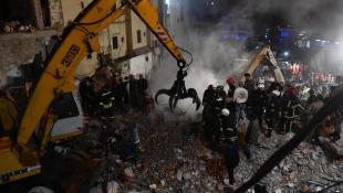 كارثة انهيار المبنى في طرابلس : 9 ضحايا و7 جرحى ومواصلة البحث عن مفقودين| غضب شعبي وإحتجاجات أمام مكاتب نواب وفاعليات في طرابلس