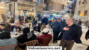 بالصور : جولة لمدير عام شركة معطي غروب وعضو مجلس بلدية صيدا عامر معطي في جولة رمضانية تفقديه لصيدا القديمة التقى فيها الاهالي وتناول السحور