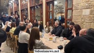 بالصور: جولة مشتركة في صيدا القديمة لرئيس بلدية صيدا وجمعية محمد زيدان للإنماء للإطلاع على مشاريع الترميم والإنارة  التي تنفذها الجمعية