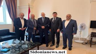 بالصور : منتدى الأعمال الفلسطيني اللبناني  يسلّم السفير دمشقية مذكرة بمطلبه تمكين الفلسطيني الحامل لجنسية أجنبية من التملك أسوة بسائر الأجانب