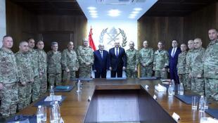 بالصور : الرئيس جوزاف عون بعد زيارته وزيرالدفاع وقيادة الجيش وترأسه اجتماعا للمجلس العسكري في اليرزة: سأقف سدّاً منيعاً عند التعرّض للمؤسسة العسكرية ومن هو على رأسها