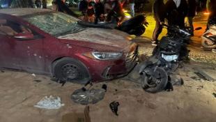 فجرا: 8 شهداء و31 جريحا بينهم أطفال ونساء في غارة إسرائيلية على الرملة البيضاء في بيروت إستهدفت سيارات النازحين