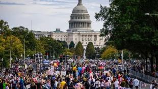 لا لحرب من أجل إسرائيل : ملايين المتظاهرين في الولايات المتحدة ضد ترامب وسياساته تجاه الهجرة والحرب في الشرق الأوسط ؟