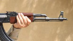 تفتيش سيارة مشبوهة  في زحلة... العثور على أسلحة وأجهزة اتصال لاسلكية وتوقيف 4 أشخاص