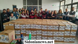 بالصور : روتاري وروتاراكت - صيدا قدّما مساعدات عينية لـ240  عائلة نازحة في مركز ثانوية البزري بدعم منCG FUND " و" CIP
