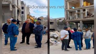 بالصور : عامر معطي يتفقد أضرار الغارة الاسرائيلية في الدكرمان -صيدا ويعطي تعليماته لفريق معطي غروب لإزالة الأنقاض