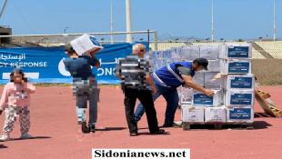بالصور: بلدية صيدا وجمعية التعاون الإنساني تختتمان توزيع ٤٠٠٠ سلة غذائية في مدينة الرئيس الشهيد رفيق الحريري الرياضية (الملعب البلدي)