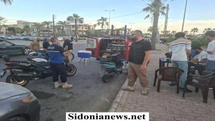 بالصور: حجازي وعكرة يرافقهما وفد بلدي يجولون على فعاليات صيدا: تأكيد جامع على ضبط الفوضى، والشرطة البلدية تباشر إزالة المخالفات على الكورنيش البحري