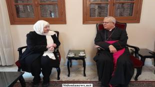 بالصور : بهية الحريري تستكمل جولتها على فاعليات صيدا الروحية بلقاء مع المطران مارون العمار