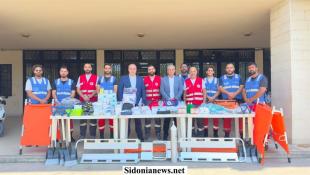 بالصور: المستجيب الأول في فوج الإنقاذ الشعبي يتسلّم في بلدية صيدا معدات ولوازم طبية مقدّمة من الصليب الأحمر اللبناني - وحدة الحد من مخاطر الكوارث