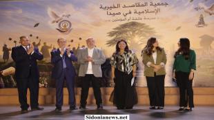 بالصور: عامر معطي يقدم 50 منحة دراسية لطلاب مدرسة عائشة أم المؤمنين في صيدا للعام الدراسي 2026 - 2027