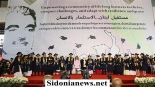 بالصور: بهية الحريري رعت حفل ثانوية رفيق الحريري - صيدا بتخريج الدفعة الــ37 من طلابها | الحريري: العام الدراسي كان امتحاناً لوطن يبحث عن مخرج من امتحاناته الكبرى