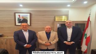 رئيس جمعية المقاصد في صيدا فايز البزري يرافقه عضو المجلس هشام جرادي زارا الدكتور بشارة الاسمر لتهنئتة بتوليه رئاسة مجلس إدارة الضمان الاجتماعي ... البزري : نتمنى له التوفيق في مهامه الجديدة