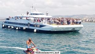 بالصور: بداية اليوم السياحي الذي نظمته بلدية صيدا باستقبال حافل لرُسُوّ السفينة السياحية Cedar Waves في مرفأ صيدا القديم وجولة داخل صيدا القديمة وغداء تكريمي