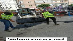 بالصور : معطي غروب بالتعاون والتنسيق مع بلدية صيدا تواصل معالجة الحُفَر وتحسين واقع الطرقات في المدينة