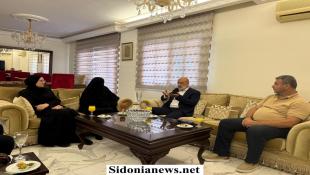 بالصور : الدكتور بسام حمود يستقبل زوجة الشيخ أحمد الأسير ومحاميه ولجنة مسجد بلال بن رباح